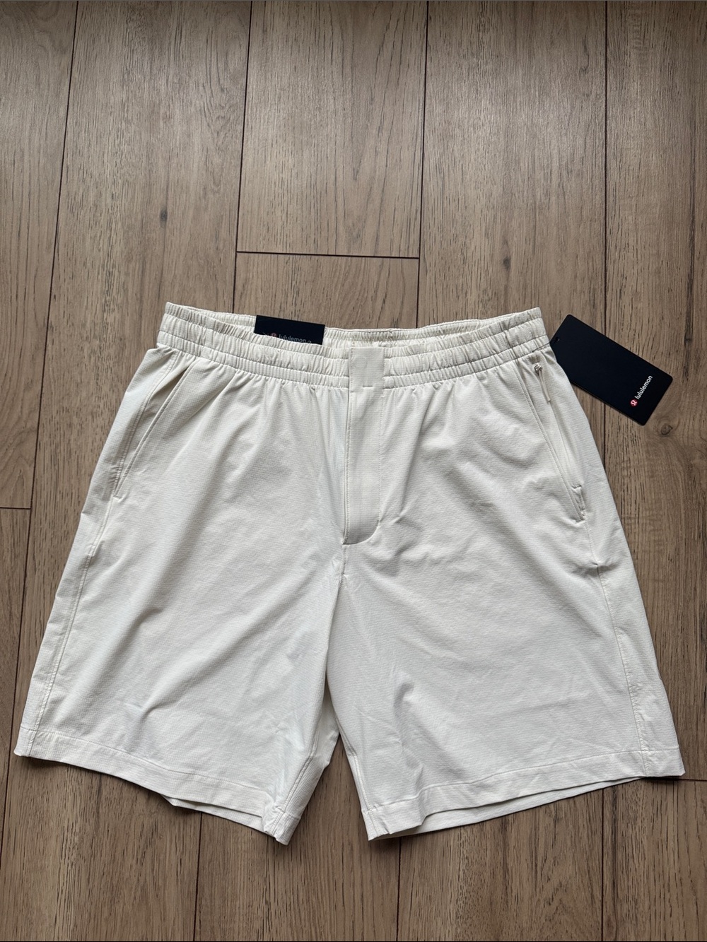 Lululemon Zero Tucks Relaxed-Fit Shorts 8” Men’s Large Light Ivory Activewear